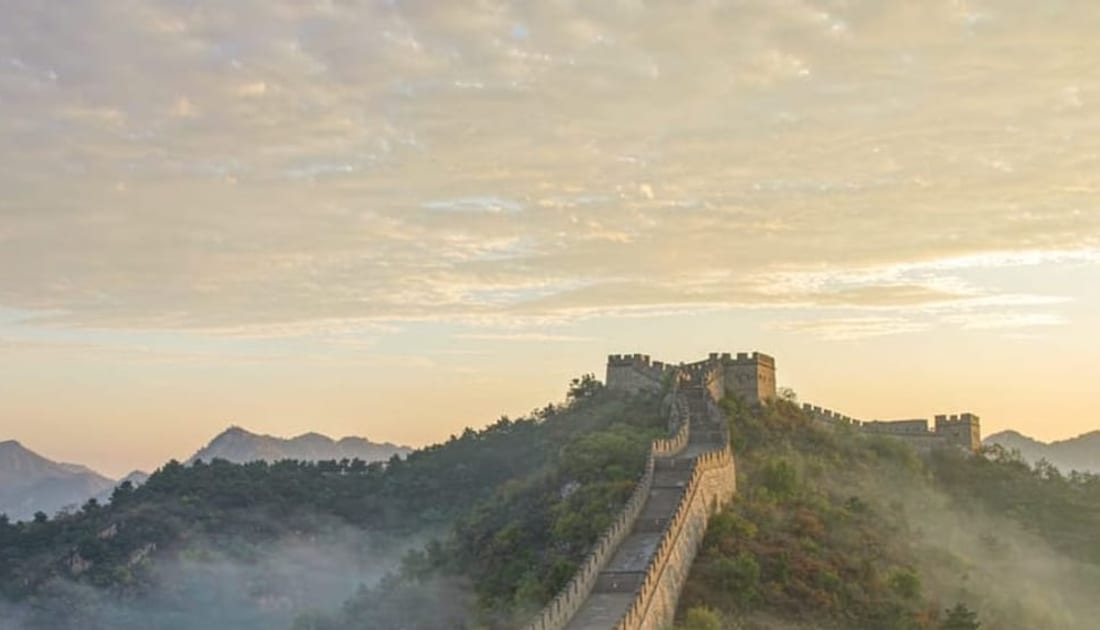 Muralha da China no trecho de Mutianyu, vista do caminho de acesso
