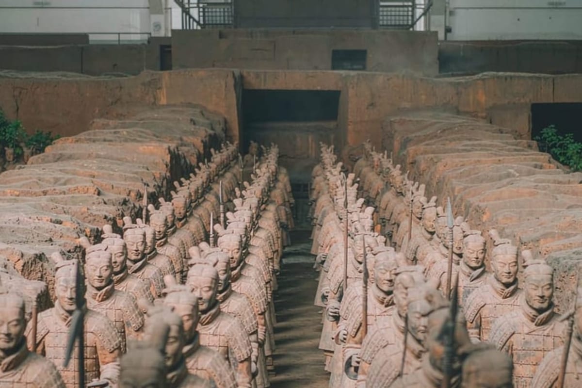 Fileiras de guerreiros de terracota